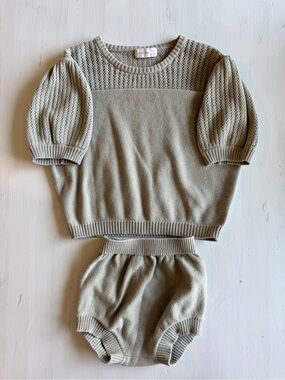 Quincy Mae Pistachio Pointelle
Knit Puff Sleeve Top & Bloomers Set